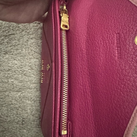 Preloved Authentic Miu Miu Envelope Wallet - Picture 7 of 15